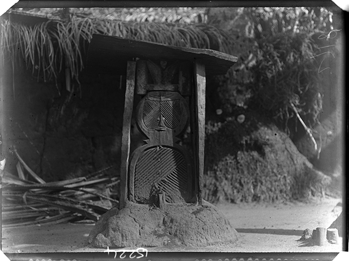 Uwho, Ancestral shrine figure, Nri, photographed by Northcote Thomas, 1909-10.