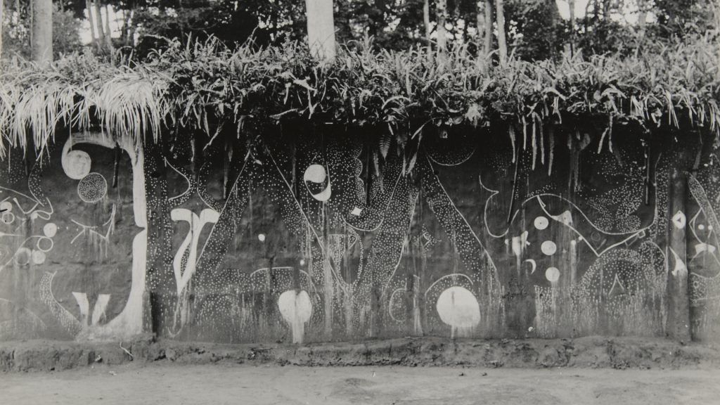 Ngene shrine wall, Nibo, photographed by Northcote Thomas
