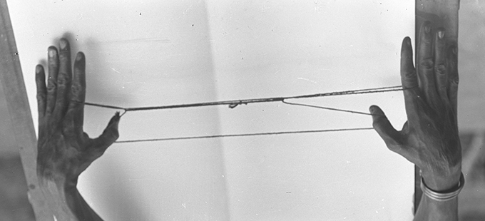 Northcote Thomas photograph, String Game, NWT 2836