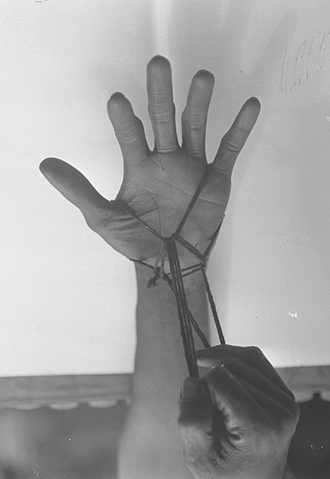 Northcote Thomas photograph, String Game, NWT 2844a