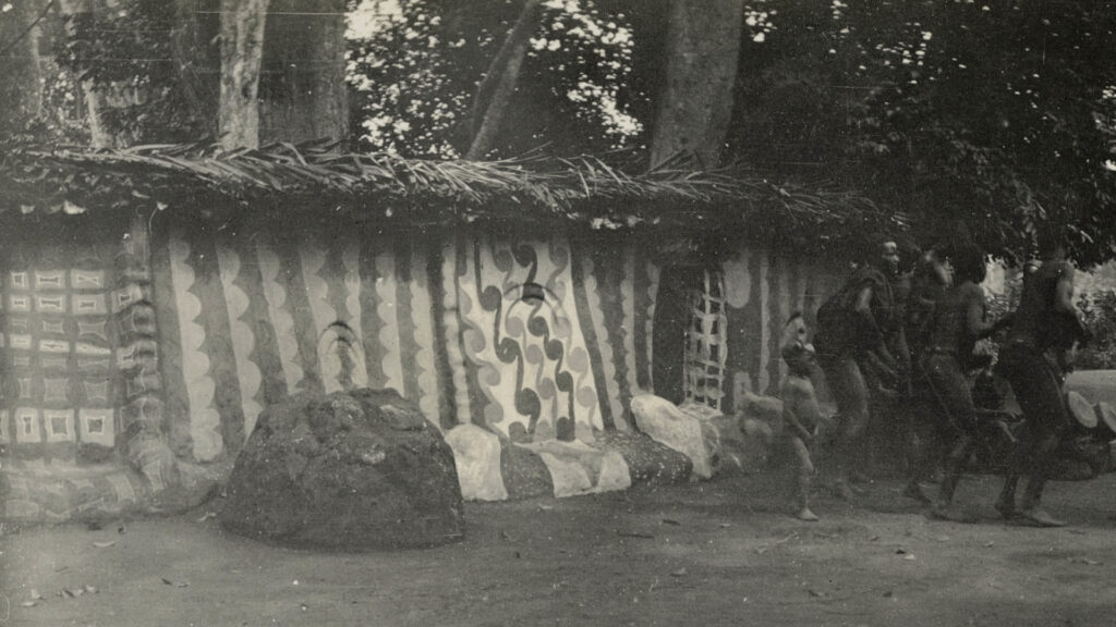 'Ogugu House', Agulu, photographed by Northcote Thomas in 1911.